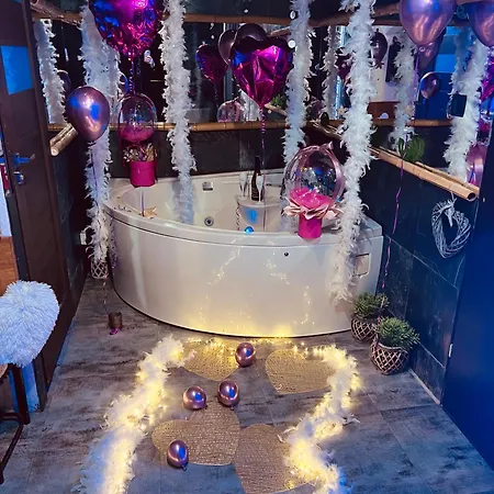 Pokoje Only Love Z Jacuzzi Dla Dwojga Rum i privatbostad